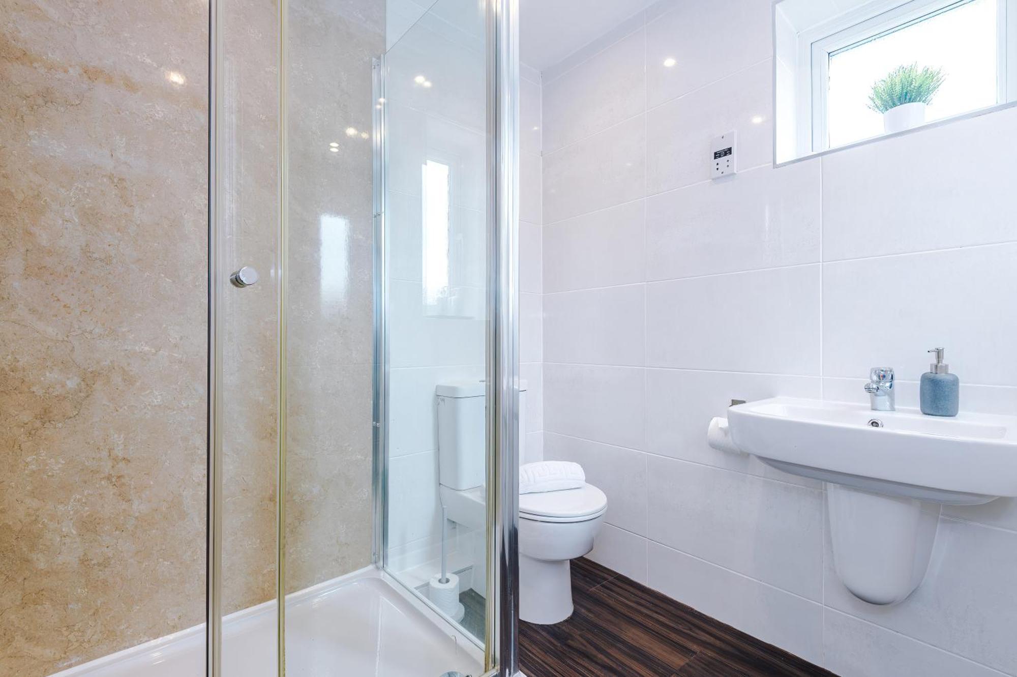 New! Stunning 3-Bed Home In Chester By 53 Degrees Property, Ideal For Groups, Free Parking! Exterior foto